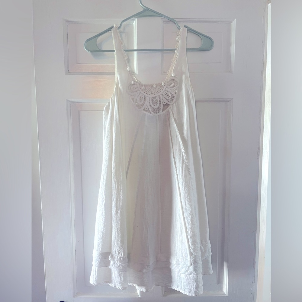 BCGB white flowy dress